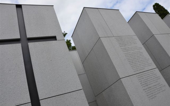 Panteon – Mauzoleum Ofiar Zbrodni Komunistycznych zlokalizowanego na kwaterze „Ł” Cmentarza Wojskowego na Powązkach w Warszawie.